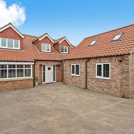 Lux - 7 Bed In Filey With Heated Pool And Sauna