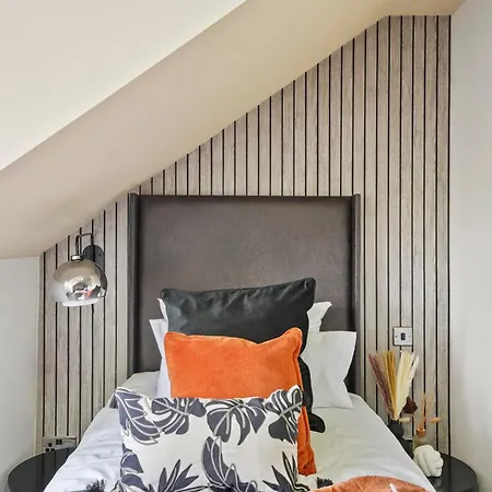 Lux - 7 Bed Villa In Filey With Heated Pool And Sauna Hunmanby