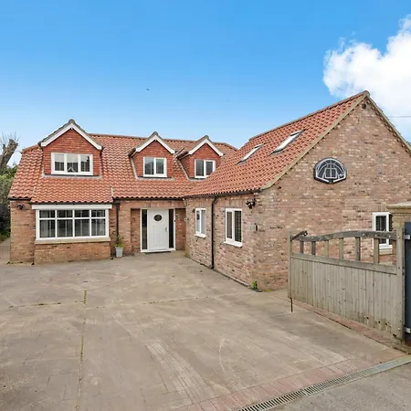 Lux - 7 Bed Villa In Filey With Heated Pool And Sauna
