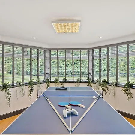 Lux - 7 Bed Villa In Filey With Heated Pool And Sauna *